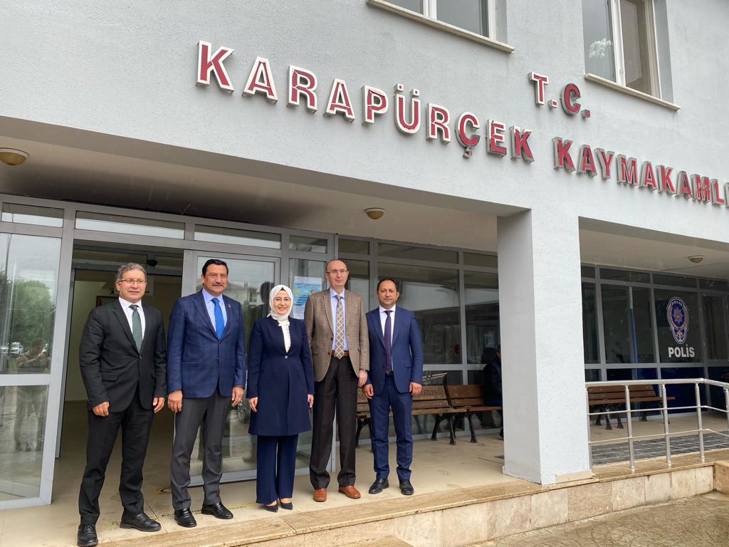 Sakarya Büyükşehir Belediyesi Genel Sekreteri beraberinde Strateji Geliştirme Dairesi Başkanı Kaymakamımızı  makamında ziyaret etti.