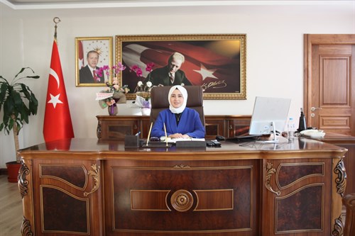 İlçemize atanan Kaymakamımız Sayın Kübra BAKA KILIÇ, 21.09.2023 tarihi itibariyle görevine başlamıştır.